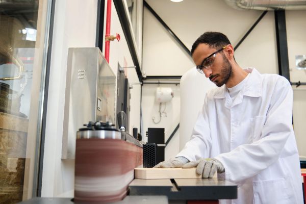 epi gants et lunettes pour poncer