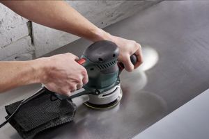 étapes ponçage métal