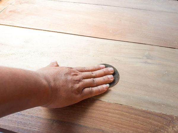 poncer le bois finition