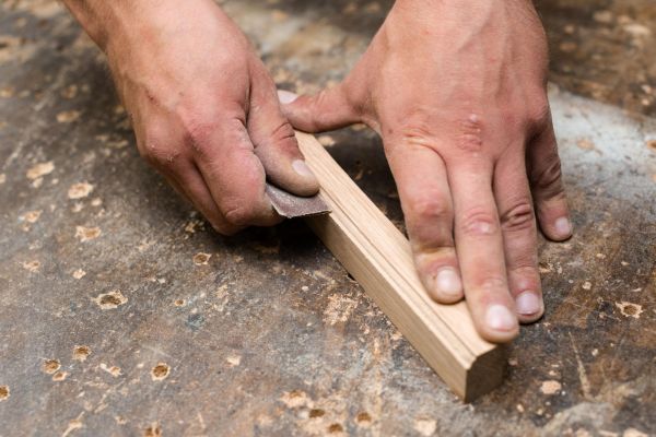 Technique de ponçage du bois